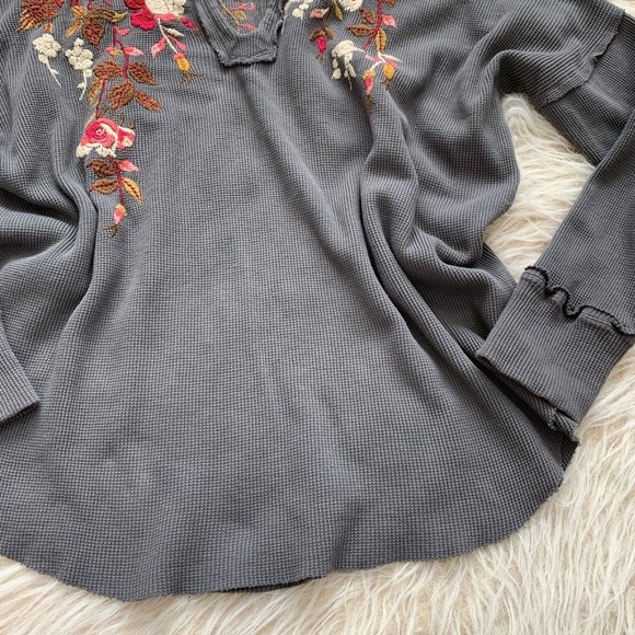 Johnny Was Chrys embroidery thermal top shirt gray - Picture 5 of 8